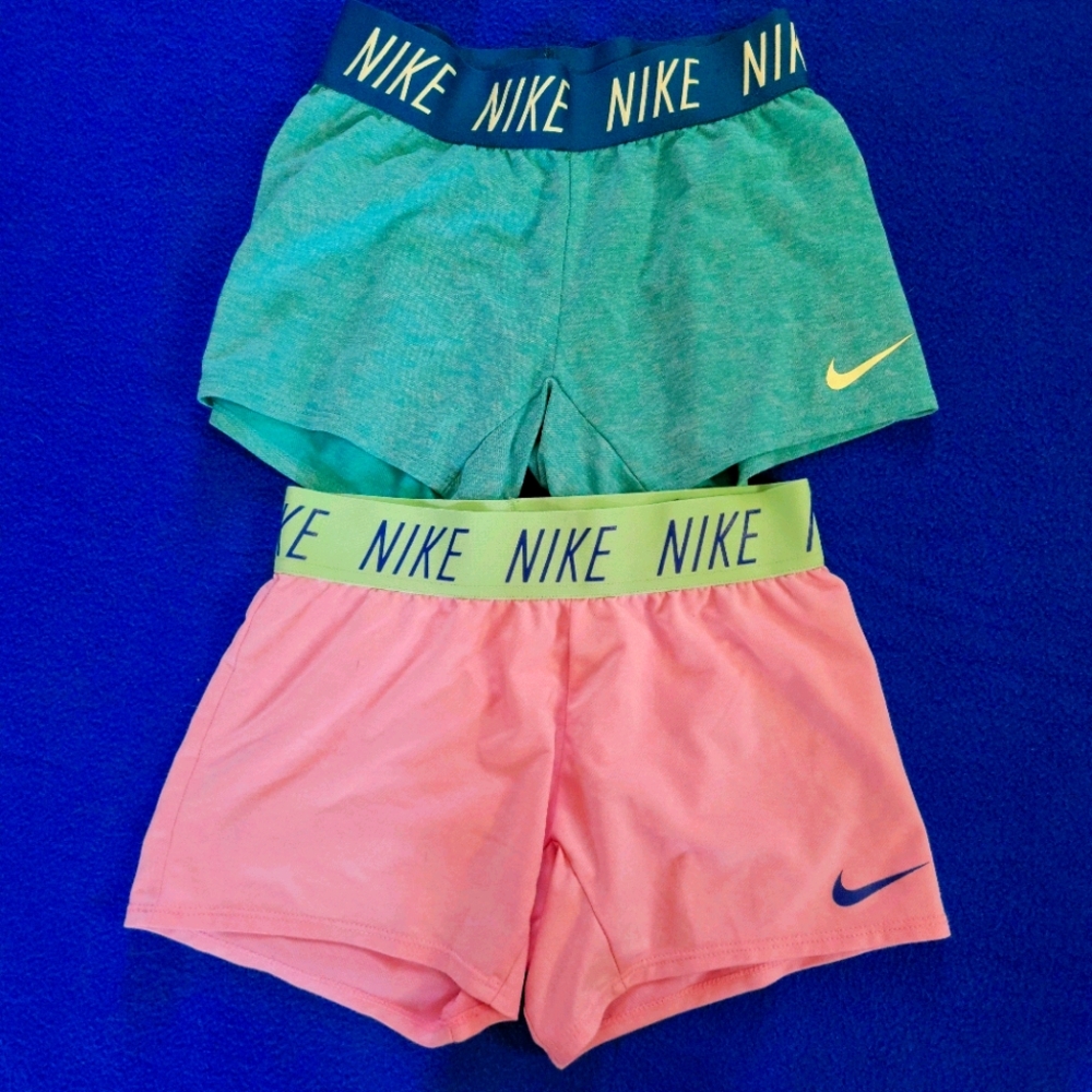 NIKE Girls Athletic Shorts Size M